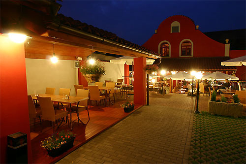 Pizzeria di Carlo III. - K Hrnčířům 96, 149 00 Praha-Šeberov