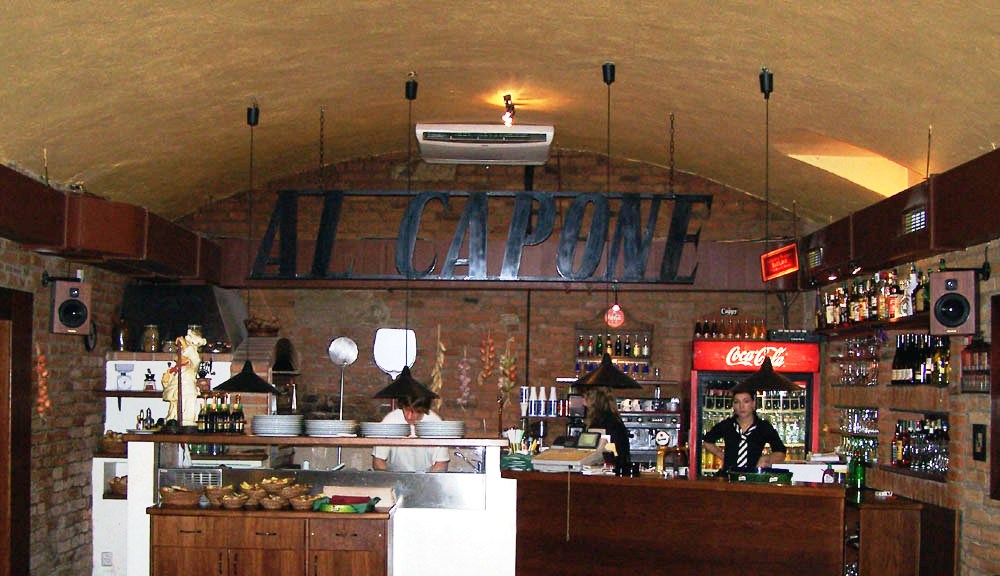 Al Capone - pizzeria - ristorante - Na Poříčí 1933/36, 110 00 Praha 1